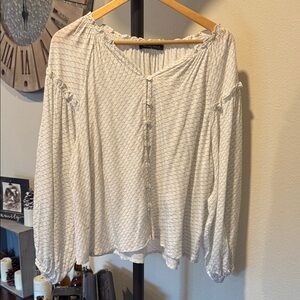 Chic White Patterned Blouse